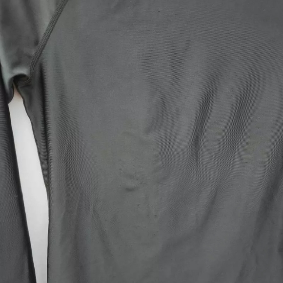 🛑 SALE PENDING... Volcom Long Sleeve Swim Top - Picture 7 of 8